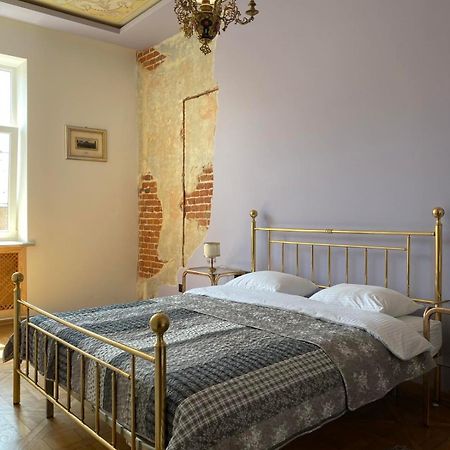 3 Bedrooms Apartment On Nasypna 3 Lviv Kültér fotó