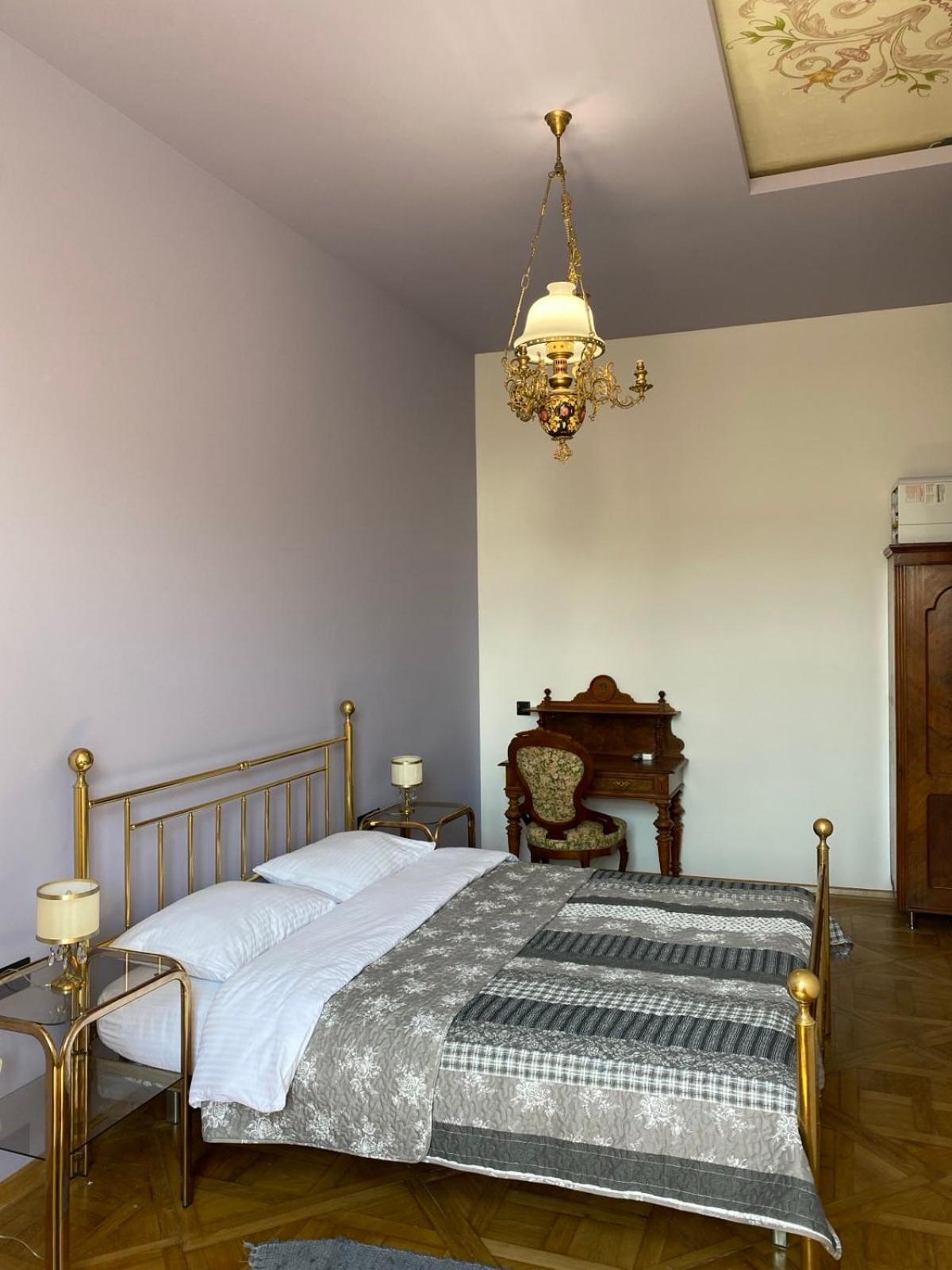 3 Bedrooms Apartment On Nasypna 3 Lviv Kültér fotó